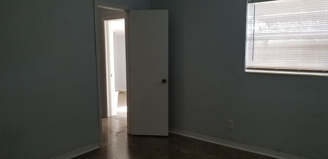 Building Photo - 2450 13th Ave S