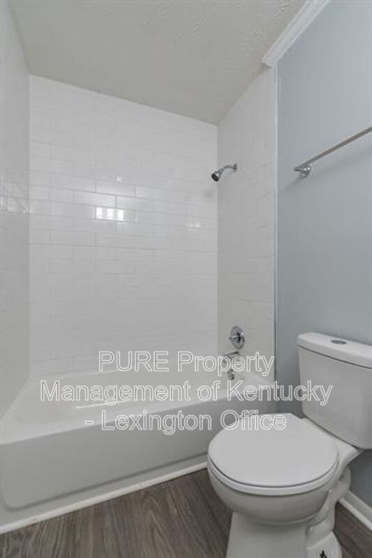 Building Photo - 304 Woodcross Pl