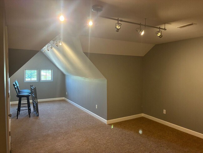 Building Photo - 4207 Gladden Ln