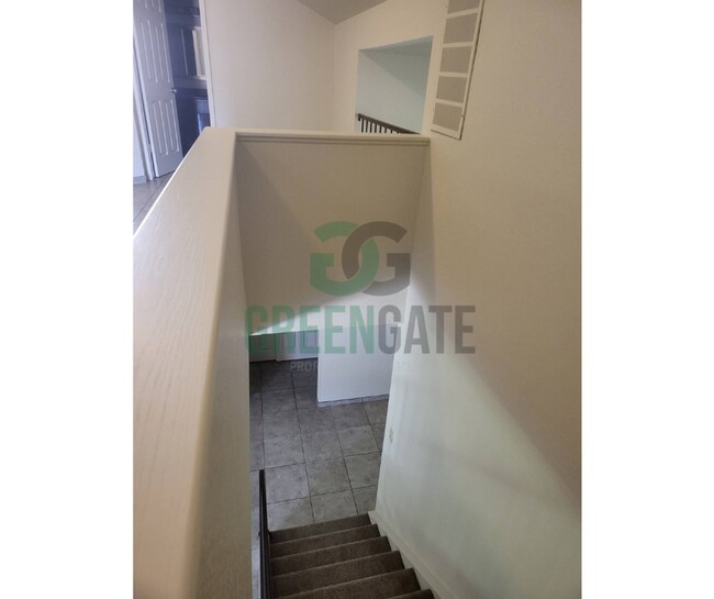 Building Photo - 2428 Woodvale Dr