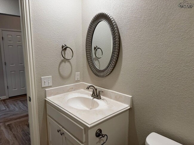 Building Photo - 301 Mariners Wy