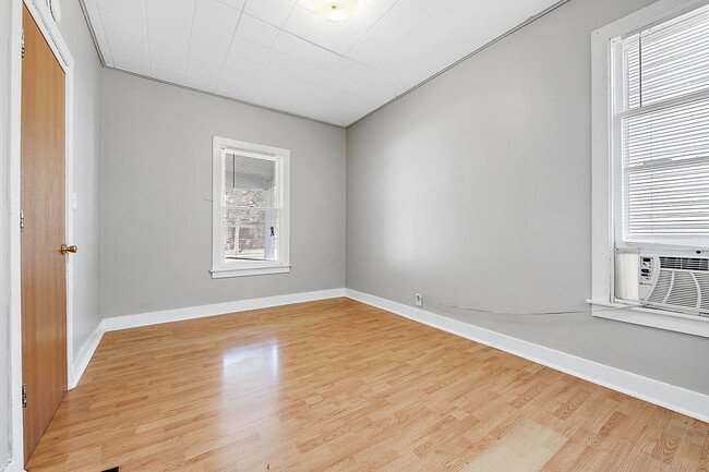 Building Photo - 773 E New York St