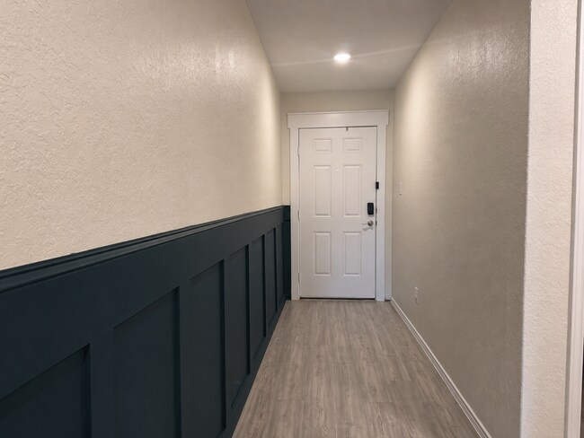 Building Photo - Modern Comfort Meets Convenient Living in San Antonio