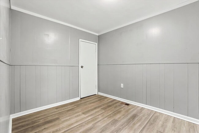 Building Photo - Fully Renovated Single Family House