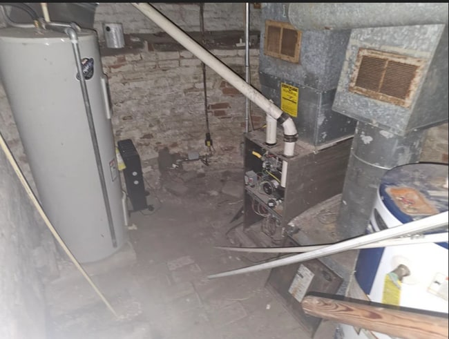 Building Photo - 1618 W Kettelle St