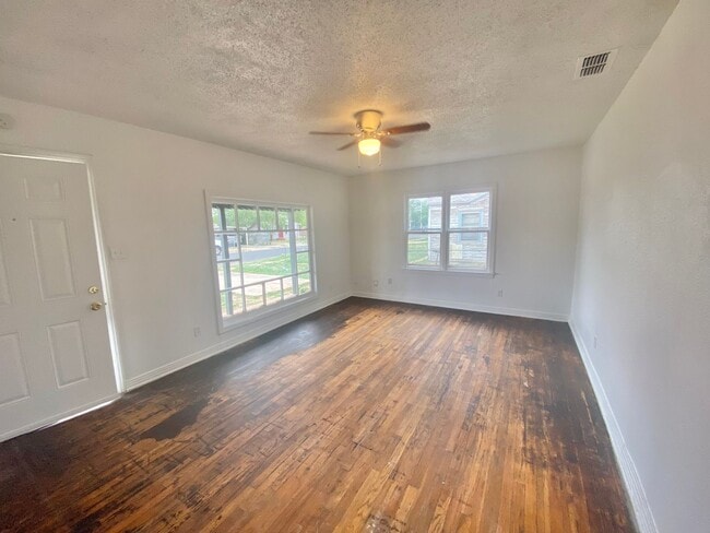 Building Photo - PRE-LEASING NOW. AVAILABLE 7/14