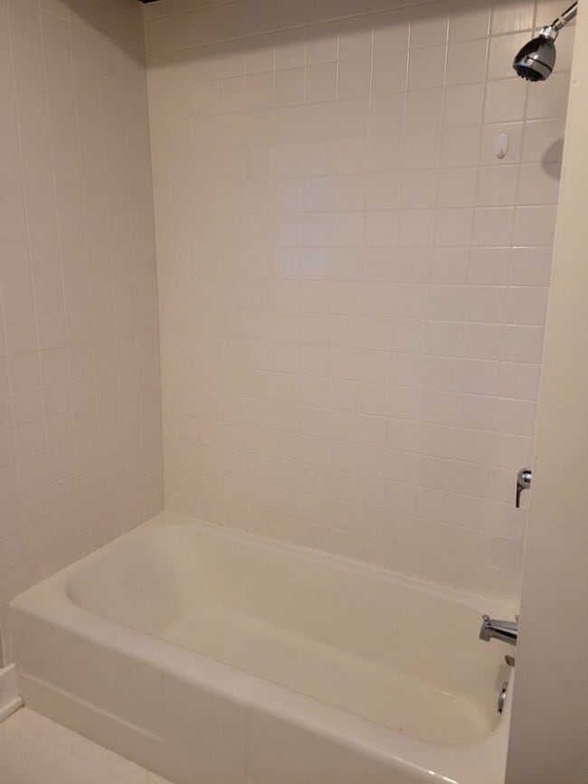 Building Photo - S305-2