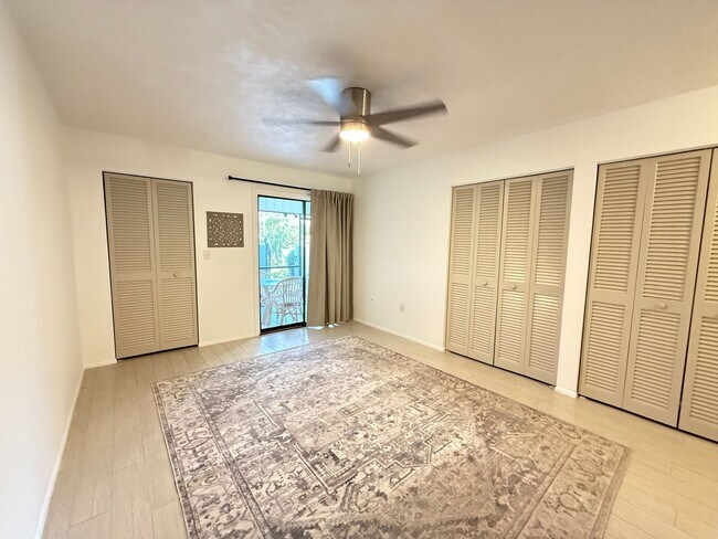 Building Photo - IMG Golf Course 2/2 Condo at Valencia Gard...