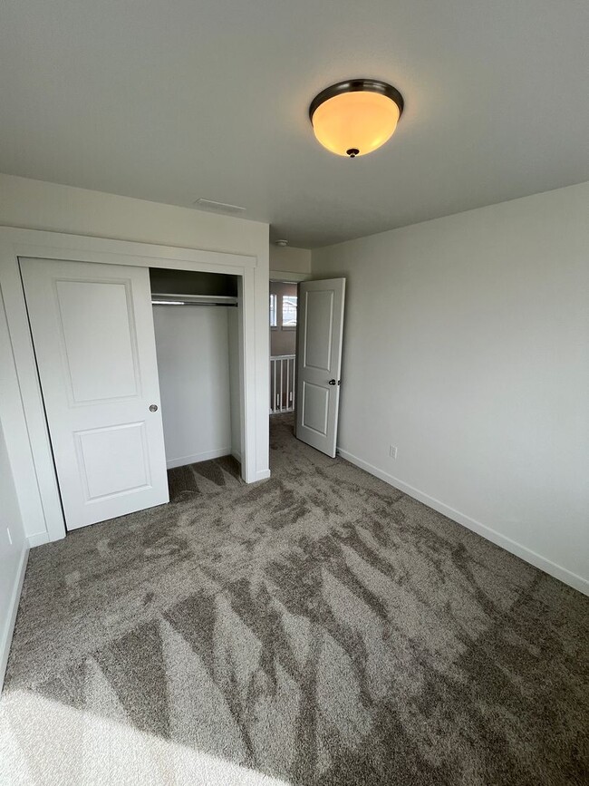 Building Photo - Brand New 3 bed 2.5 bath with flex room No...