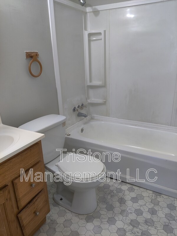 Building Photo - 6820 Flintrock Rd