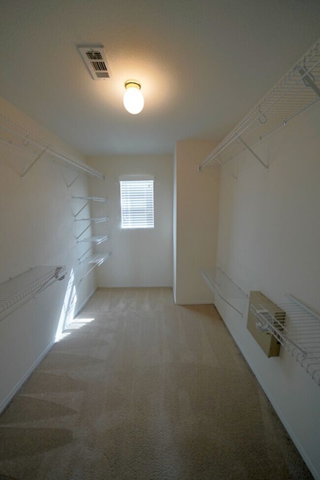 Building Photo - Beautifully maintained home for lease! - Realtor Commission: $500