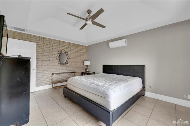 Building Photo - 9812 Las-Palmas Dr