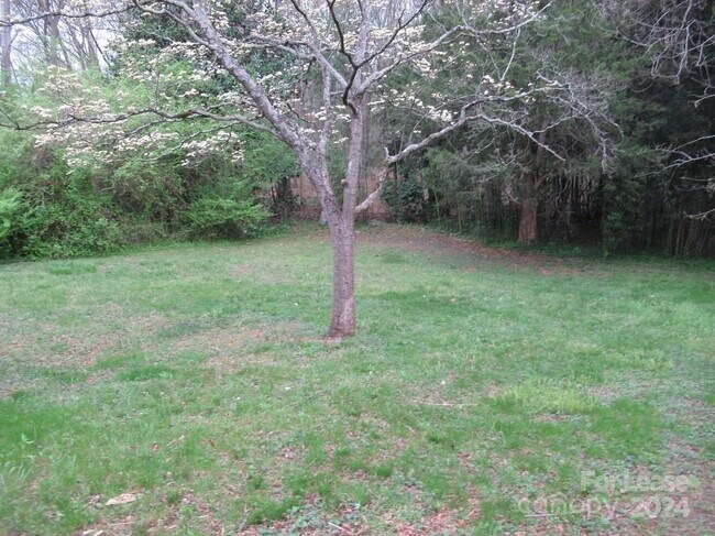 Building Photo - 421 Jennings St