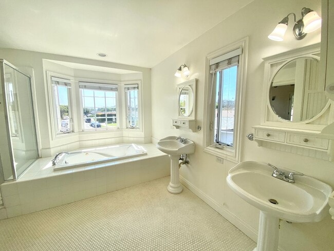 Building Photo - 242 - Kahiau Trust