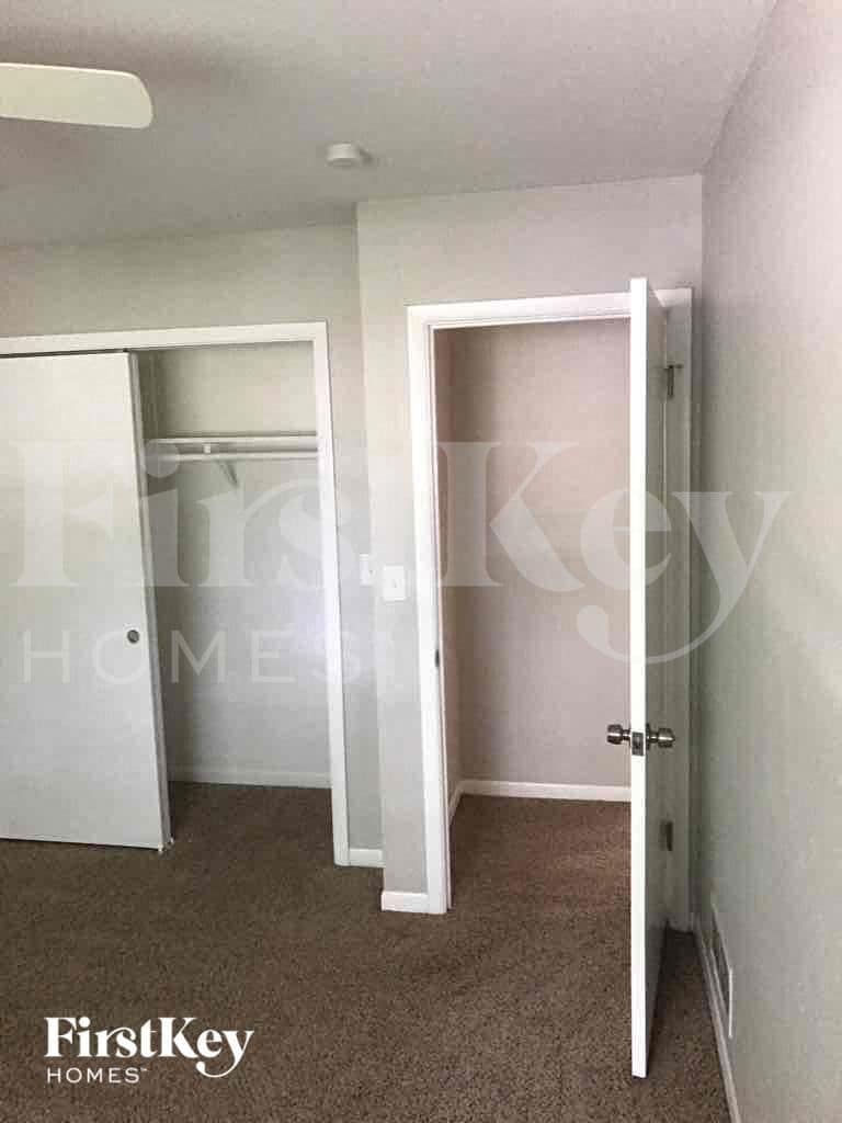 Building Photo - 2S383 Riverside Ave