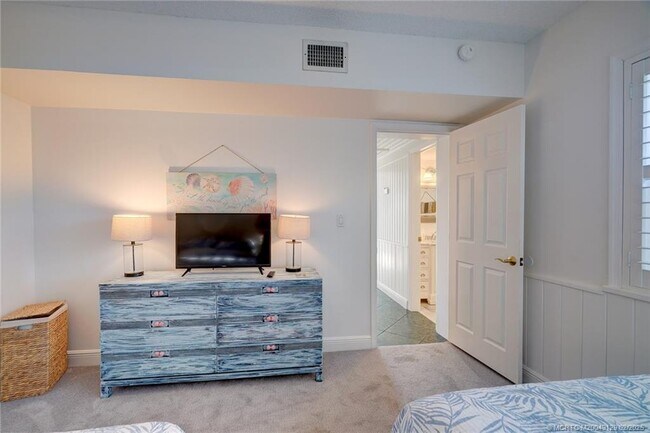 Primary Photo - 1289 NE Ocean Blvd
