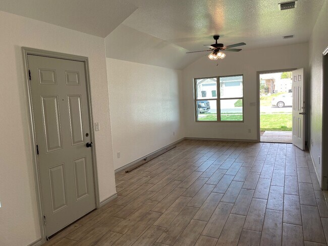 Building Photo - 2420 Duntov Dr