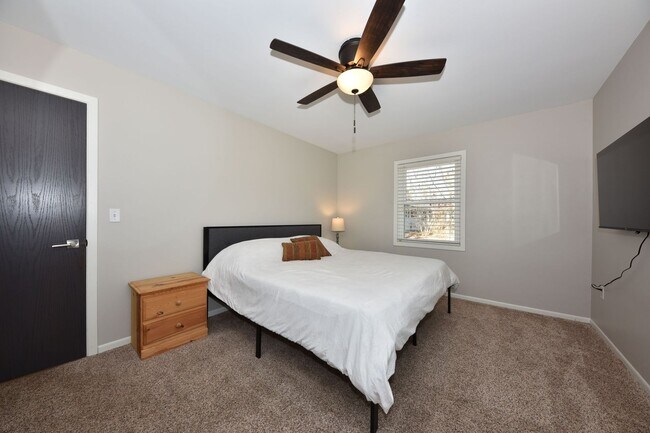 Building Photo - Furnished Mequon 4 bedroom ranch