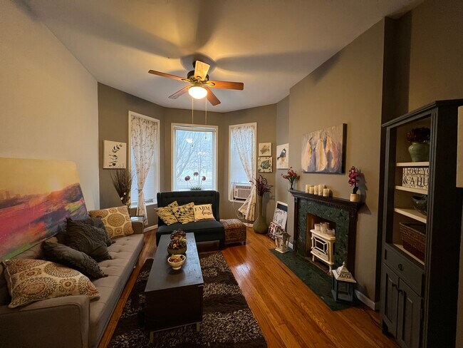 Building Photo - 1516 W Thome Ave