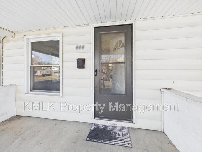 Building Photo - 444 7th St