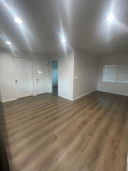 Building Photo - 9862 Orangewood Ave