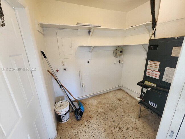 Building Photo - 7625 NW 4th Ct