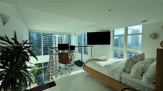 Building Photo - 41 SE 5th St