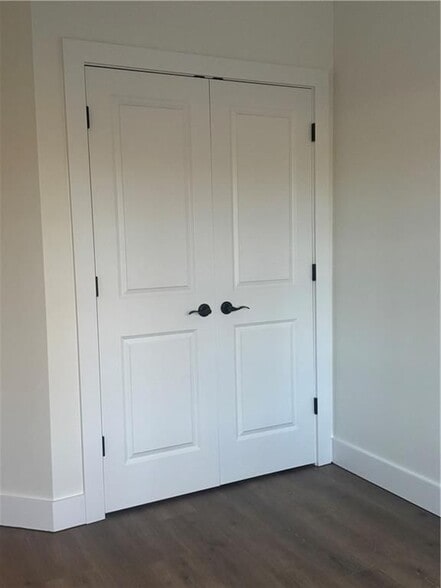 Building Photo - 114 McWhirter Pl