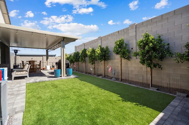 Building Photo - 21387 W Meadowbrook Ave