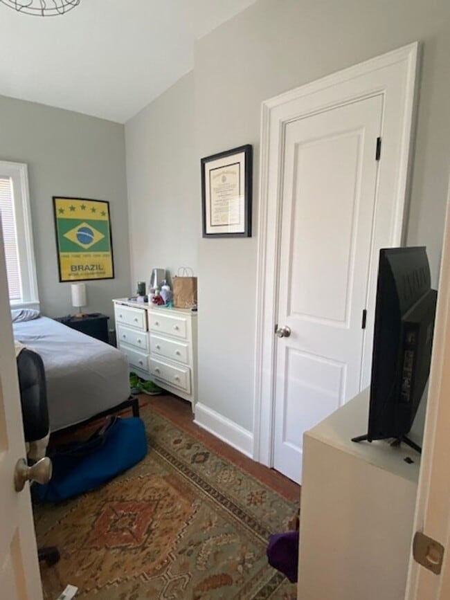 Building Photo - 148S