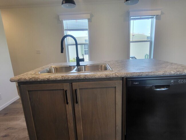 Building Photo - 3 Swan Ln