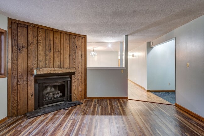 Building Photo - Large home in a beautiful setting close to...