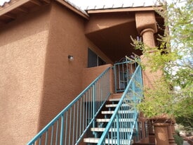 Building Photo - 811 Mesquite Springs Dr
