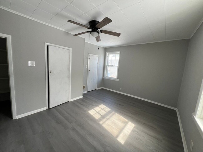 Building Photo - 216 W Dolman St