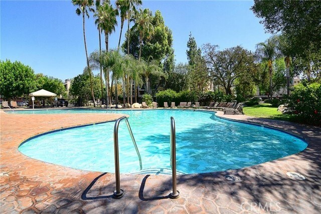 Building Photo - 21520 Burbank Blvd