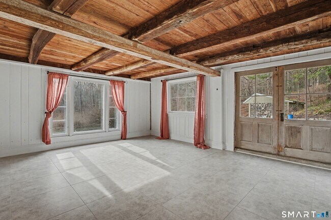 Building Photo - 42 Picketts Ridge Rd