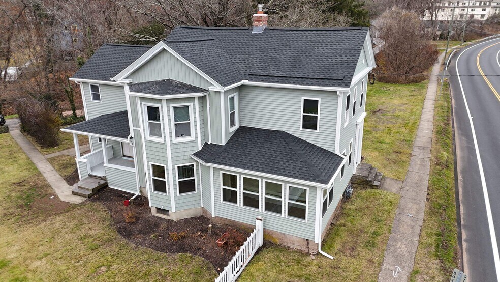 Building Photo - 610 Ives Row