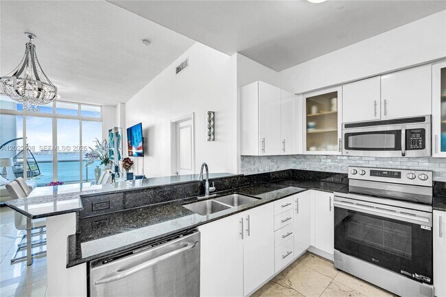 Building Photo - 7900 Harbor Island Dr