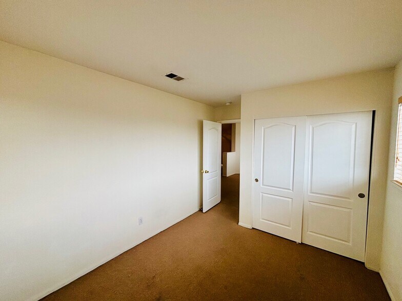 Building Photo - 3108 Tourmaline Ln