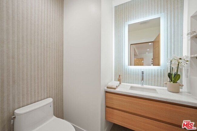 Building Photo - 665 McCadden Pl