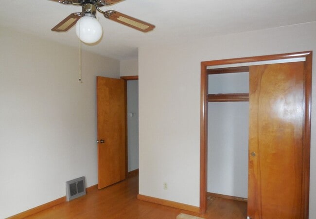 Building Photo - 2 Bedroom Home in Edwardsville!  Great Woo...