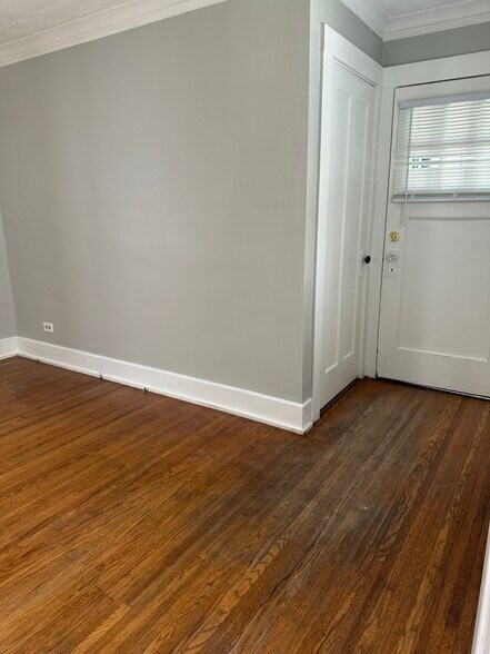 Building Photo - 453 Clay Ave