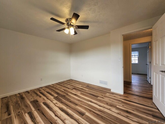 Building Photo - 429 Devon Dr