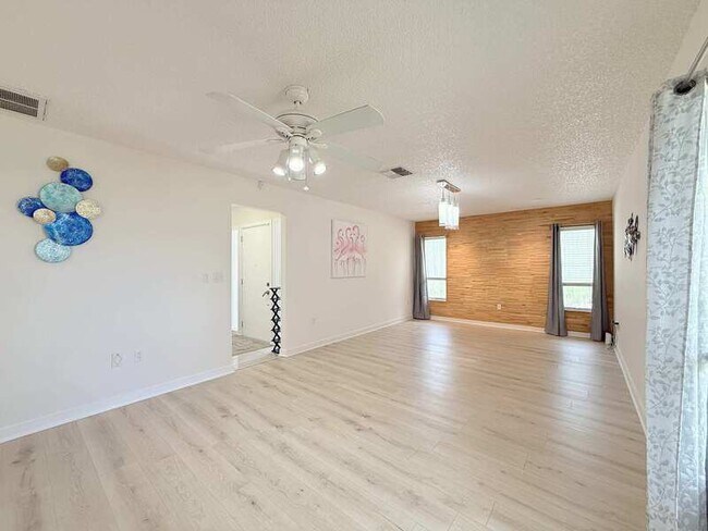 Building Photo - 5321 Jones Ct