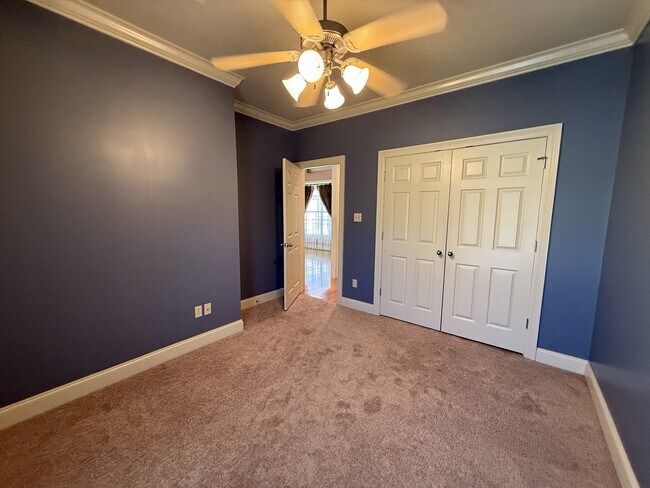 Building Photo - 103 Lakeshore Dr