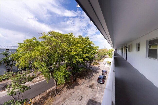 Building Photo - 3551 NE 169th St