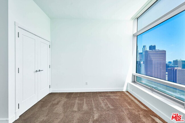 Building Photo - 900 W Olympic Blvd