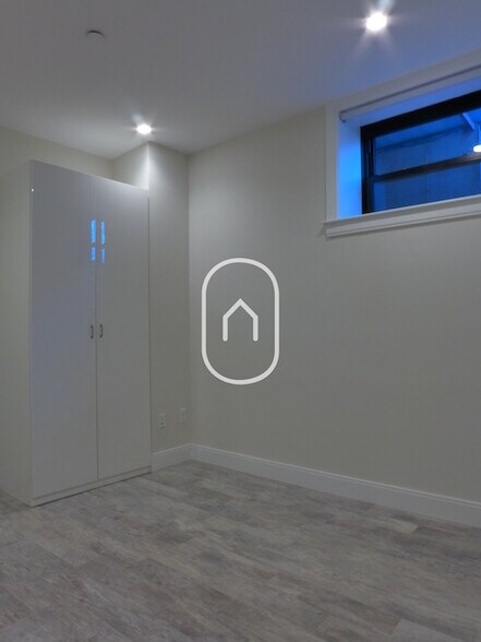 Building Photo - 33 Lenox St