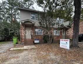 Building Photo - 13-14 Ashleys Place - Outside CoC - R19205...