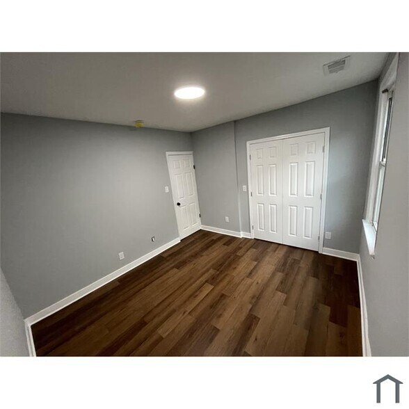 Building Photo - 1926 Naylor Rd SE